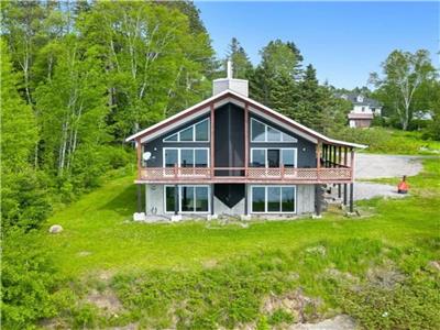 Tapani's haven - 3 bedroom lakefront cottage