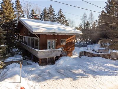 Evora Cozy 2BR Chalet Fireplace & BBQ Val-David