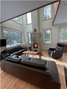 MAISON LEED AVEC FOYER DE MASSE ET ACCÈS AU LAC DORÉ À LOUER DU 1er FÉVRIER AU 31 AOÛT 2026