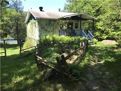 Chalet Juan-les-Pins - Au bord du Lac Cach avec un ct donnant sur le Parc du Mont-Tremblant