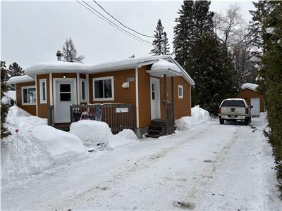 SPCIAL $375 pour 2 nuits/ 3 chambres