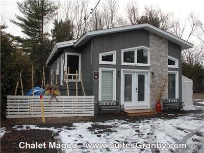 WARM RUSTIC COTTAGE, MAGOG LAKE