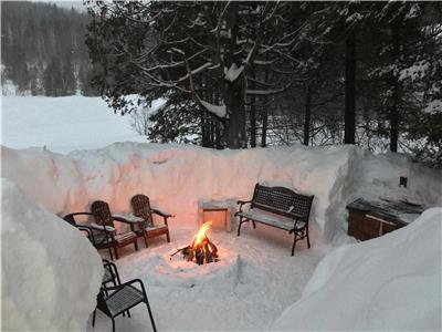 chalet la petite campagne bord de l'eau,Lac  truite,foyer,sauna,et spa sur place!