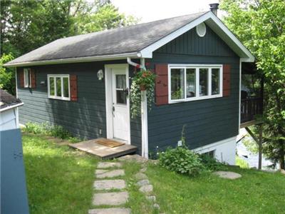 Aux Deux Canards chalet  louer au bord de l'eau  Saint-Adolphe d'Howard dans les Laurentides.