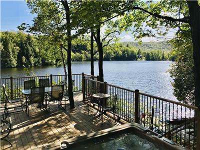 chaletwow,com :Scandinave des Laurentides, SPA , louer, sjour, directement bord de lac,st-sauveur,