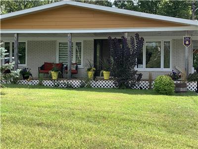Chalet et SPA AVEC ACCS GRATUIT AU PARC DE LA MAURICIE (7 PERS.)