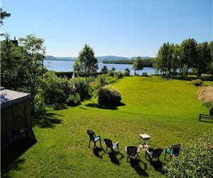 CHALET BORD DE L EAU