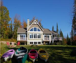 LAKEFRONT LUXURY - BIRCH POINT Private 5 Bdrm with SPA, Pet Friendly, Sleeps 15