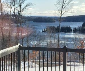 View over the River, private spa per cottage, fire place, internet