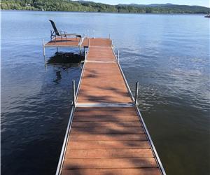 Lac Brome Lakefront Cottage