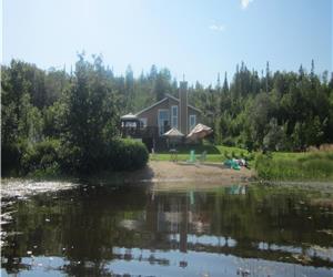 Chalet au bord de l'eau idal pour famille avec enfants