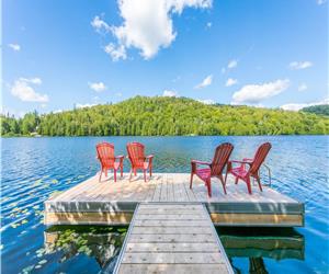 Magnifique chalet  louer avec accs au lac long (Le Grand Shack)