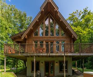 Chalet Chinook Mont-Tremblant - Lakefront log cottage, 5 bedrooms and a private Spa(Lac aux bleuets)