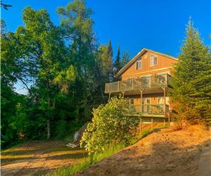 Beach,dock,SPA, 16 ppl.,volleyball, fireplace, Wifi HS, pool table, pets stay free ++