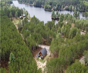Log cabin with beach, hot tub, volleyball and +