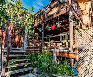 Au Snooze Chalet avec Jacuzzi et Sauna extrieur.