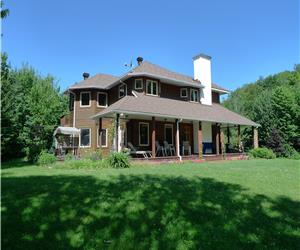 Slice of Paradise with lake access in St.Sauveur