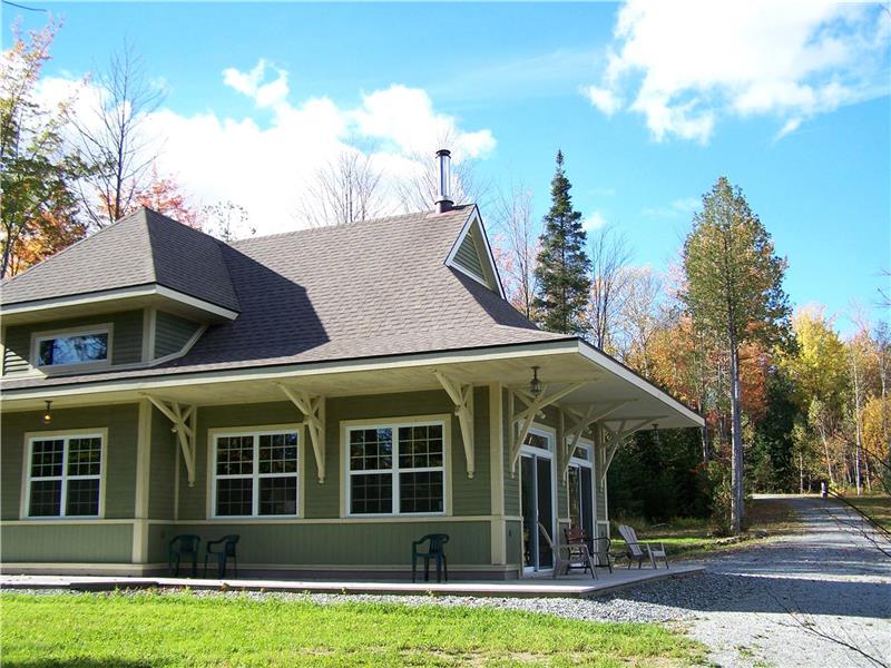 LA GARE LIBBY STATION Chalet à louer StÉtiennedeBolton PL12537