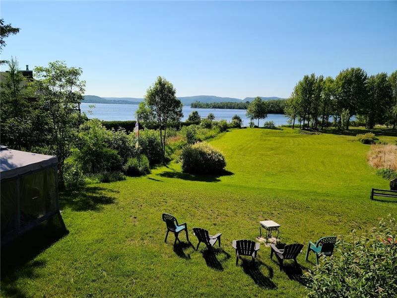 CHALET BORD DE L EAU