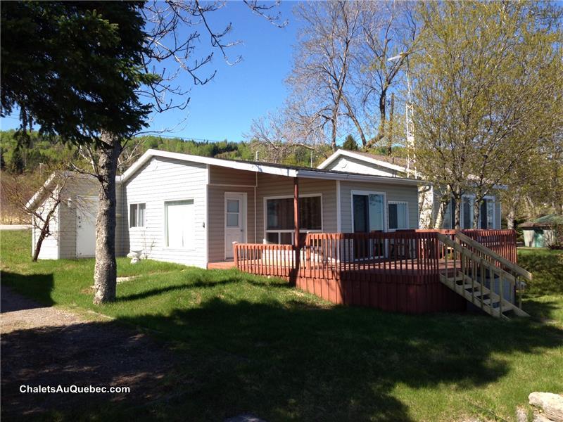 Chalets au bord du Lac StJean Chalet à louer Chambord PL13243