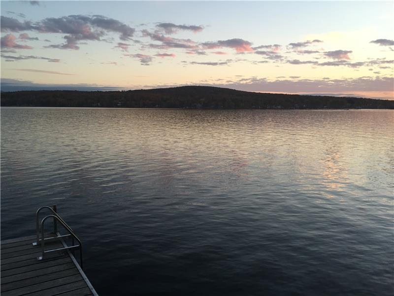 Minimum 30 Days Waterfront Cottage LacBrome Cottage Rental PL