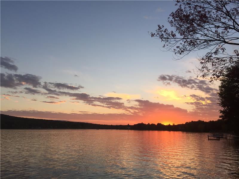 Minimum 30 Days Waterfront Cottage LacBrome Cottage Rental PL