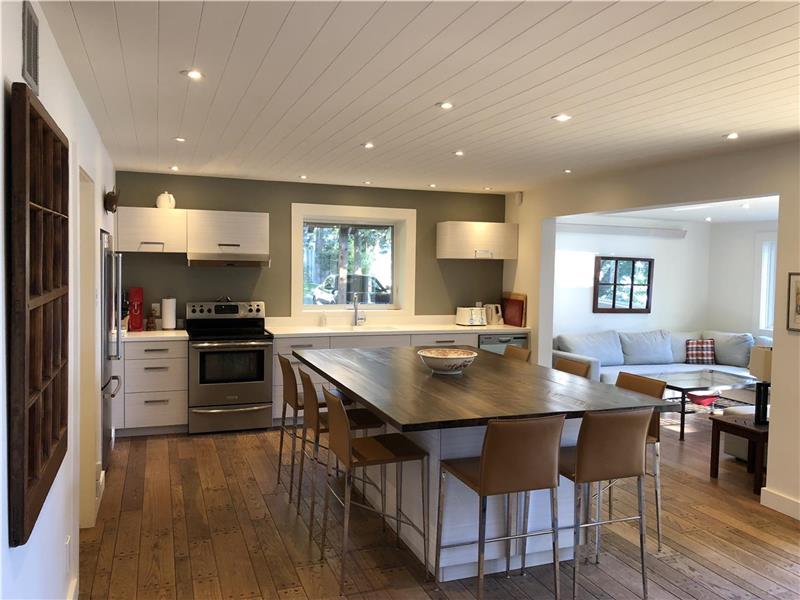 Minimum 30 Days Waterfront Cottage LacBrome Cottage Rental PL