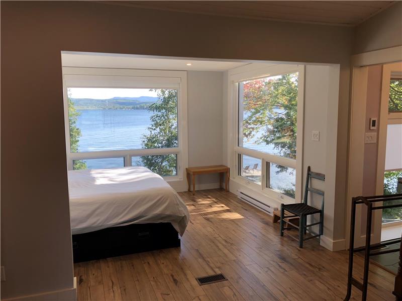 Minimum 30 Days Waterfront Cottage LacBrome Cottage Rental PL