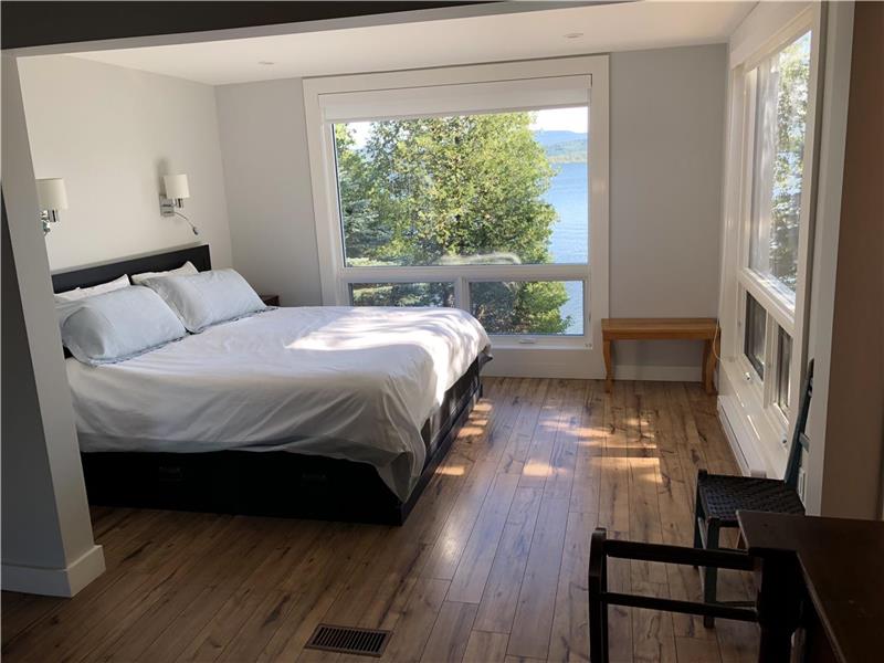 Minimum 30 Days Waterfront Cottage LacBrome Cottage Rental PL