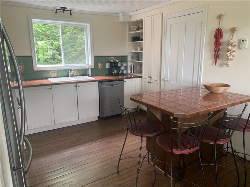 Beautiful Knowlton Landing Cottage MansonvillePotton Cottage Rental