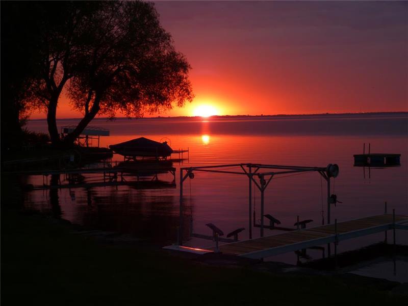 Quenville Little Yellow Cottage StAnicet Cottage Rental PL18799 ChaletsAuQuebec