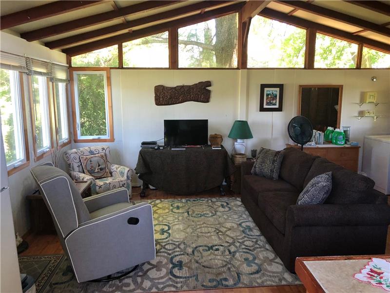 Quenville Little Yellow Cottage StAnicet Cottage Rental PL18799