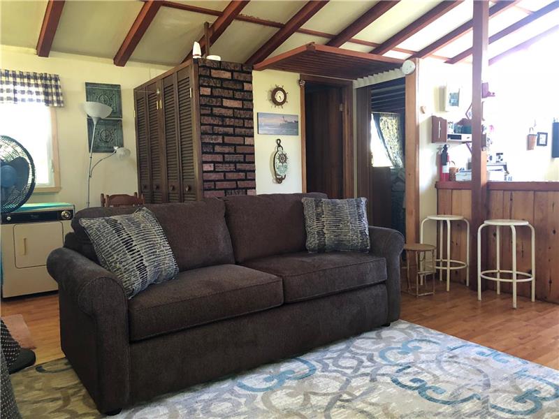 Quenville Little Yellow Cottage StAnicet Cottage Rental PL18799