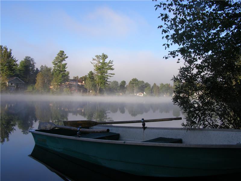NICE COTTAGE ON GOLDEN LAKE IN ValDavid Cottage Rental OR19940