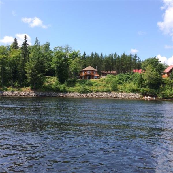 Chalets bord de l'eau avec spa à Chalet à louer NotreDamede