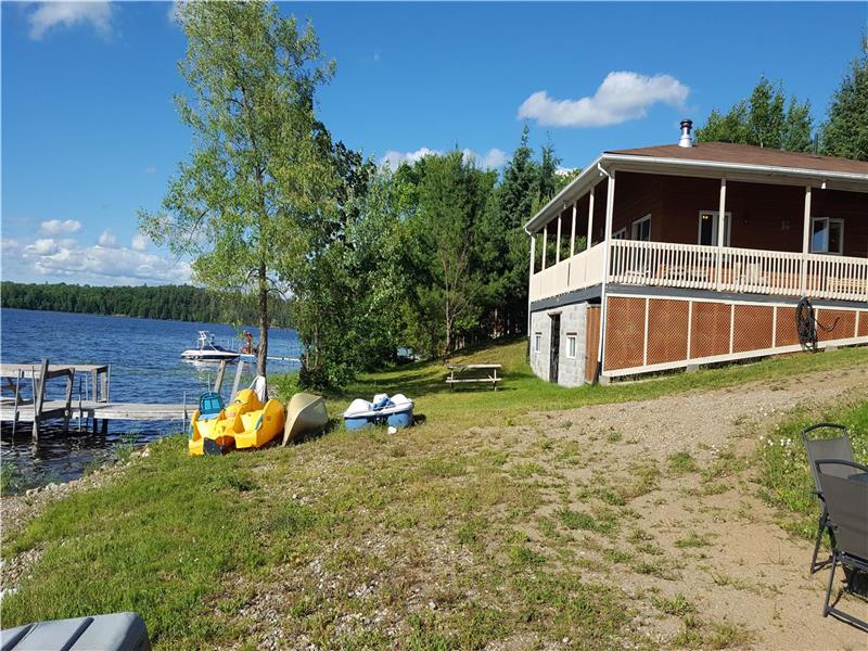 Chalet sur lac tranquille! Paysage Chalet à louer Gracefield PL