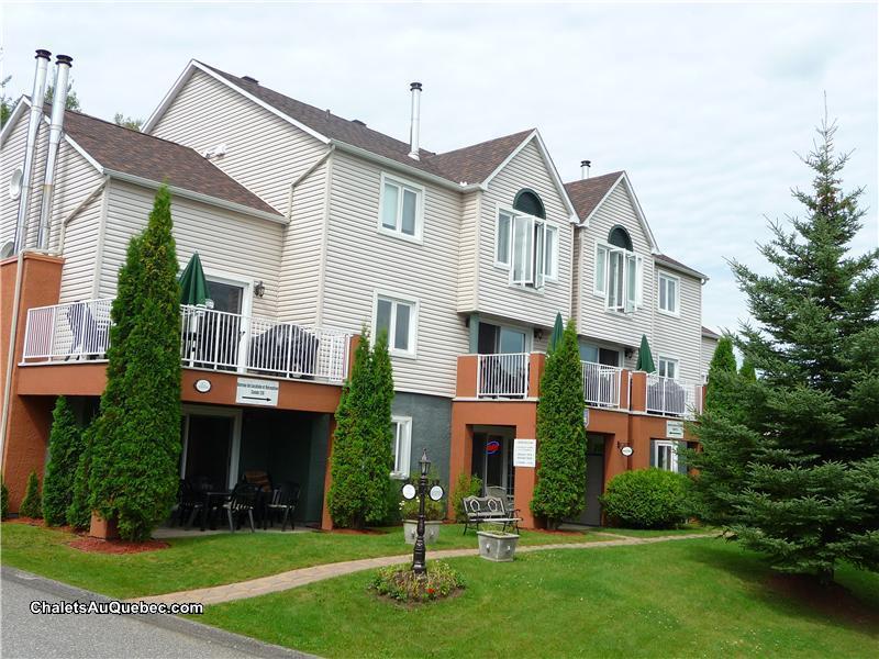 Club Azur Condos Magog Chalet à louer Magog PL2150 ChaletsAuQuebec