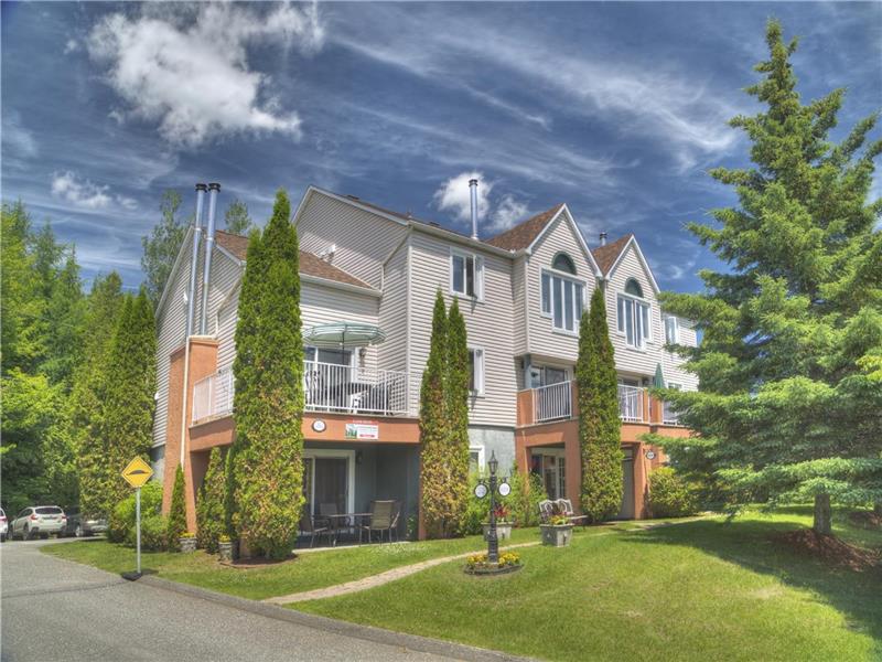 Club Azur Condos Magog Chalet à louer Magog PL2150 ChaletsAuQuebec