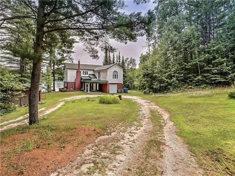 RENOVATED 5 BEDROOM WATERFRONT Gracefield Cottage Rental DI22217