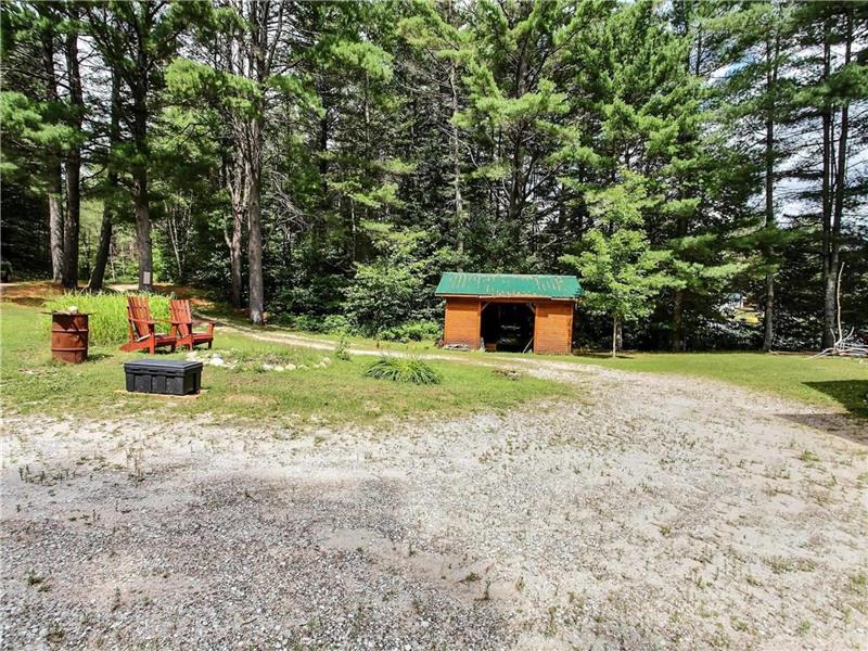 RENOVATED 5 BEDROOM WATERFRONT Gracefield Cottage Rental DI22217