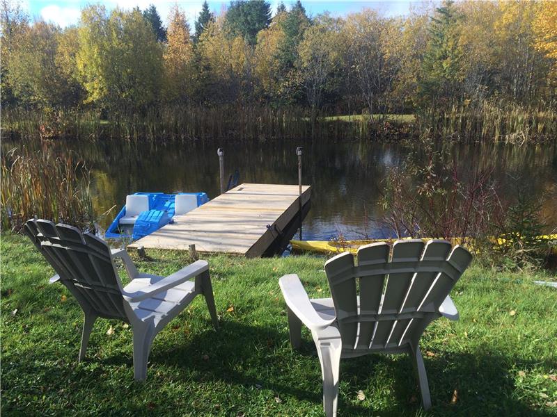 maison de campagne avec lac privé Chalet à vendre SteApollinede