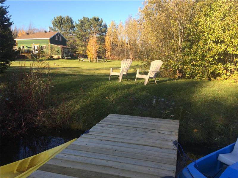 maison de campagne avec lac privé Chalet à vendre SteApollinede