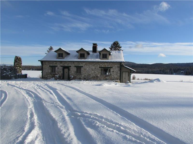 Lac L'Orignal, Spacieux Chalet Chalet à louer ValdesLacs PL23049 ChaletsAuQuebec