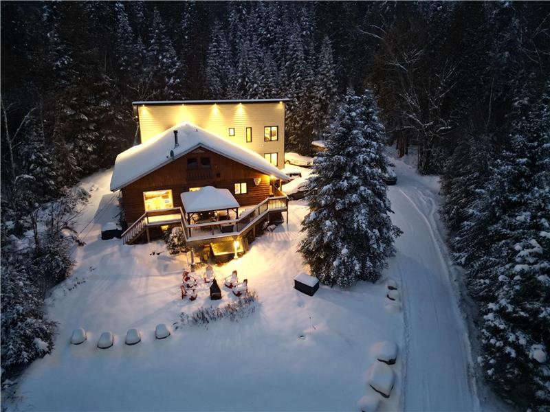 Nouveau Luxueux chalet LAC ST JOSEPH-SPA-Jeux Billard-Arcade-Ping Pong-SAUNA-PLAGE
