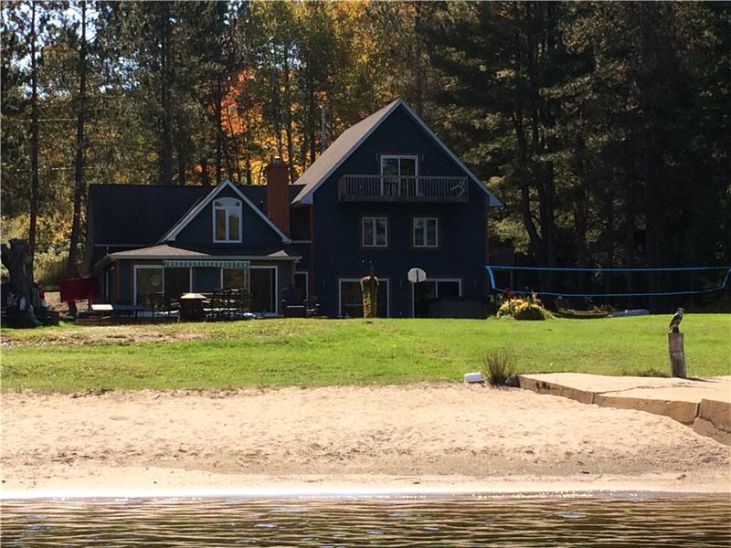 Chalet familiale au Lac Simon, SPA, Chalet à louer LacSimon DI