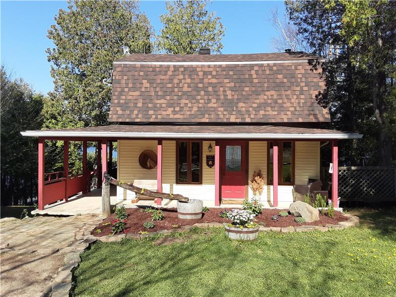 Lac Labelle, bord de l'eau avec spa Chalet à louer Labelle DI24248