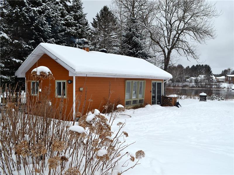 Les 4 chalets Le 605 Chalet à louer ChuteSaintPhilippe OR26383 ChaletsAuQuebec
