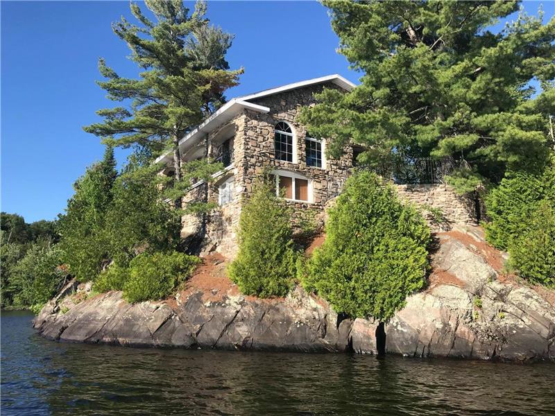 La Villa du Rocher Chalet à louer Duhamel DI27882 ChaletsAuQuebec