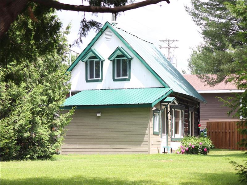 Chalet au bord de La Rivière Rouge Chalet à louer La Conception OR28899 ChaletsAuQuebec