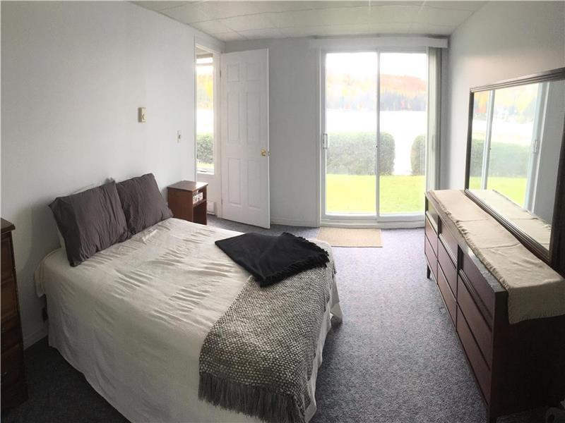 Chalet à louer au bord du Grand Lac Chalet à louer Lambton OR29161 ChaletsAuQuebec